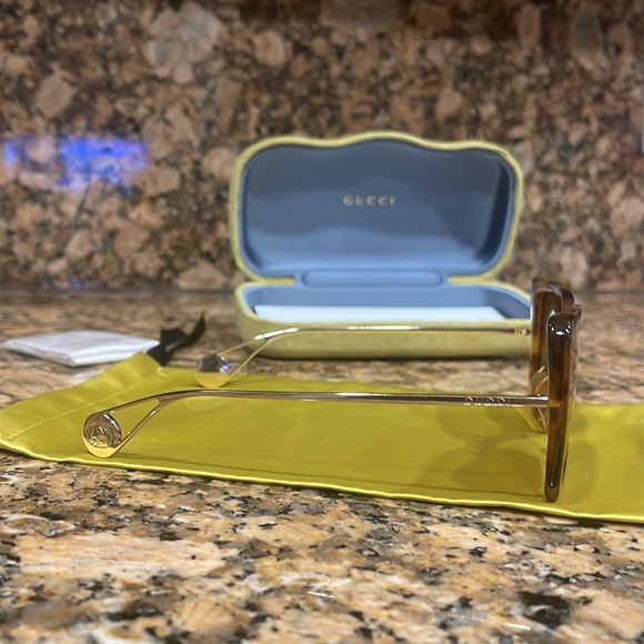 SOLD Gucci - Picture 13 of 16